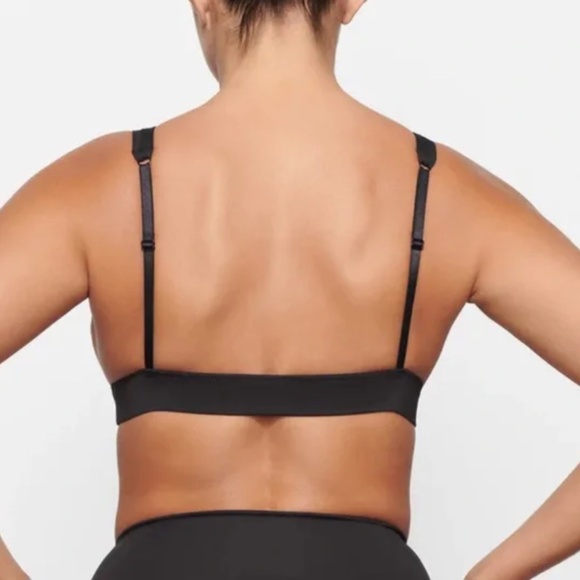 NWT Skims Recycled Swim Plunge Bikini Top Onyx Size Medium - Picture 2 of 3